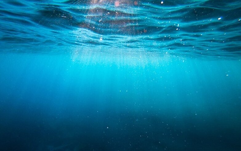 زیر اقیانوس‌های زمین بازهم اقیانوس می باشد