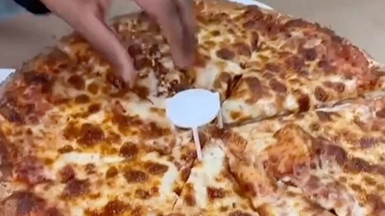 تمام عمرتان اشتباه برش‌های پیتزا را جدا می‌کردید