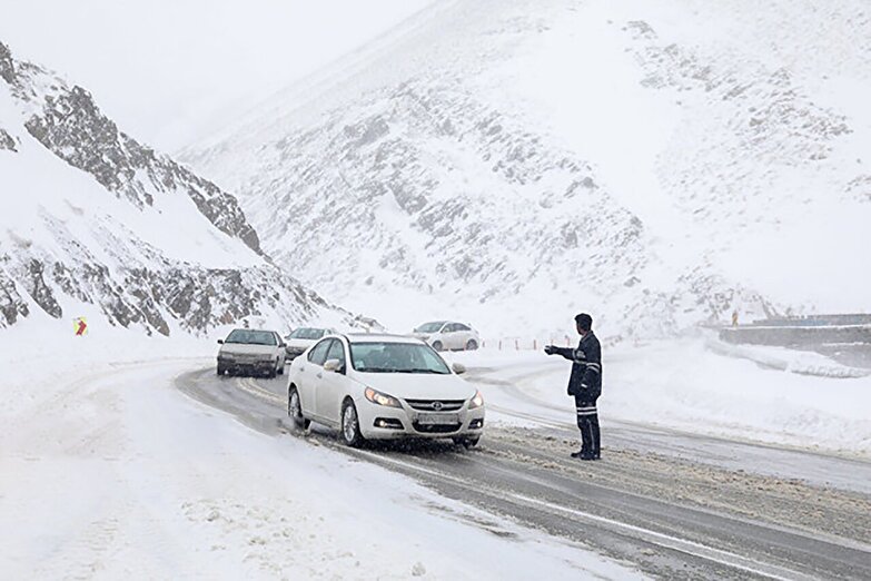 آغاز بارش برف نوروزی در برخی استان‌های ایران | برف این استان پرگردشگر را سفیدپوش کرد