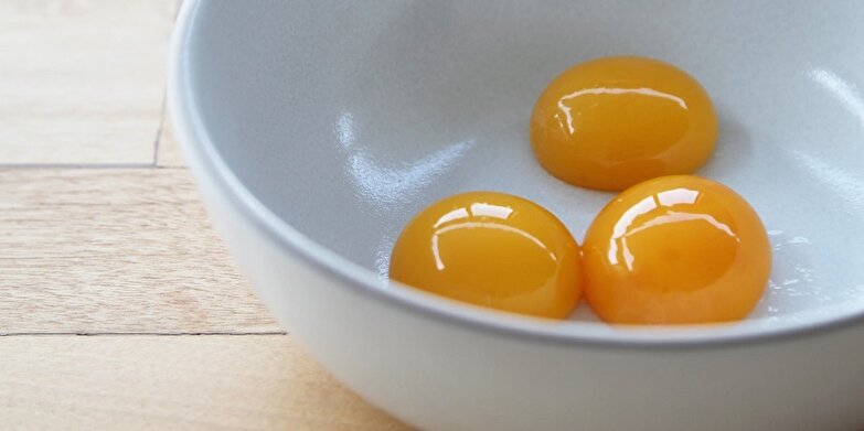 چگونگی جدا کردن زرده از سفیده تخم مرغ