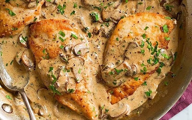 خوراک مرغ با سس بشامل را برای شام درست کنین
